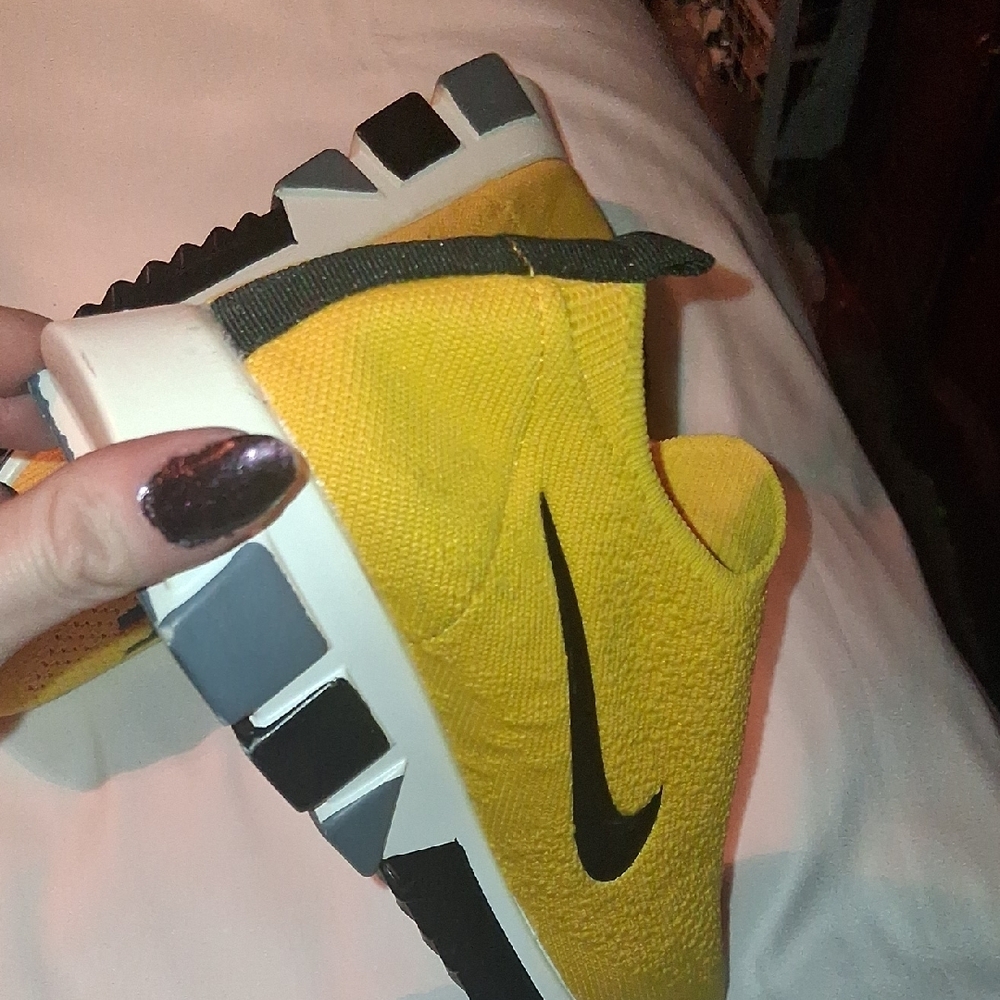 Nike Womens Yellow and Black Slip-On Sneakers a NWOT - Picture 6 of 10